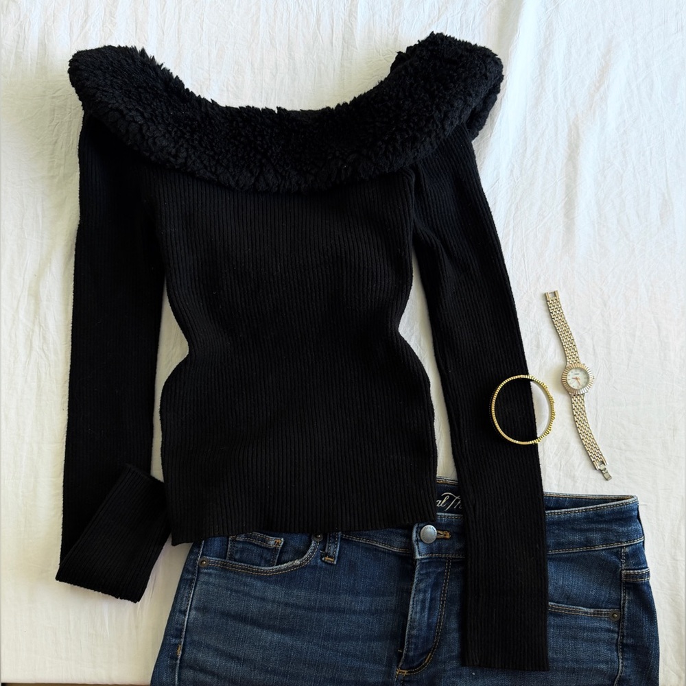 Zara Black Off-Shoulder Ribbed Sweater with Faux-Fur Trim